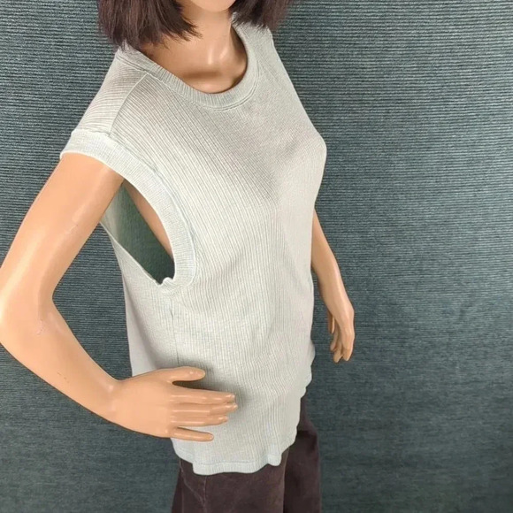 NWT Sleeveless Textured Tee Shirt With Long Armholes. So Brand Muscle Tank - Picture 8 of 11